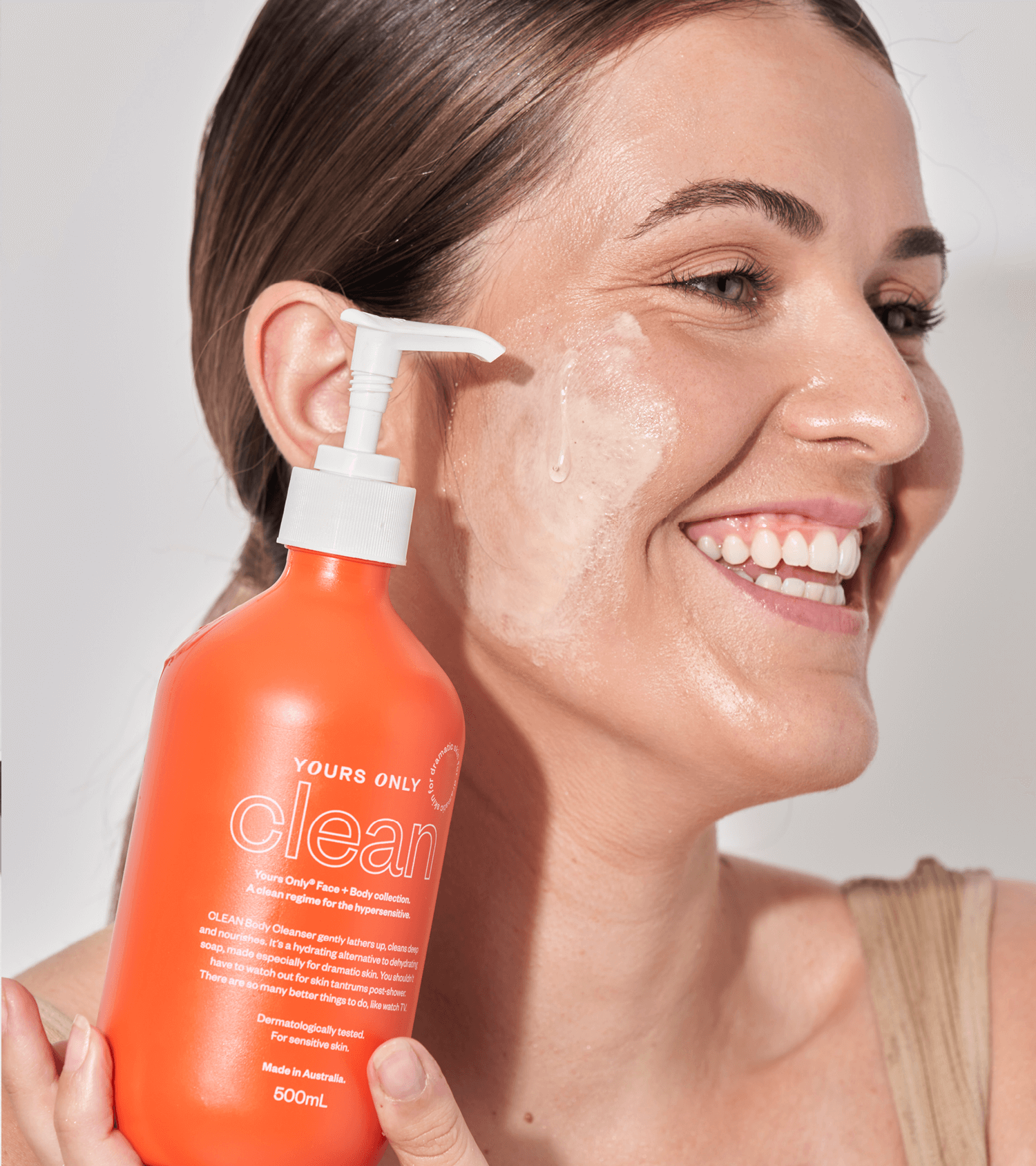 clean 8 in 1 hair, face + body cleanser 500mL